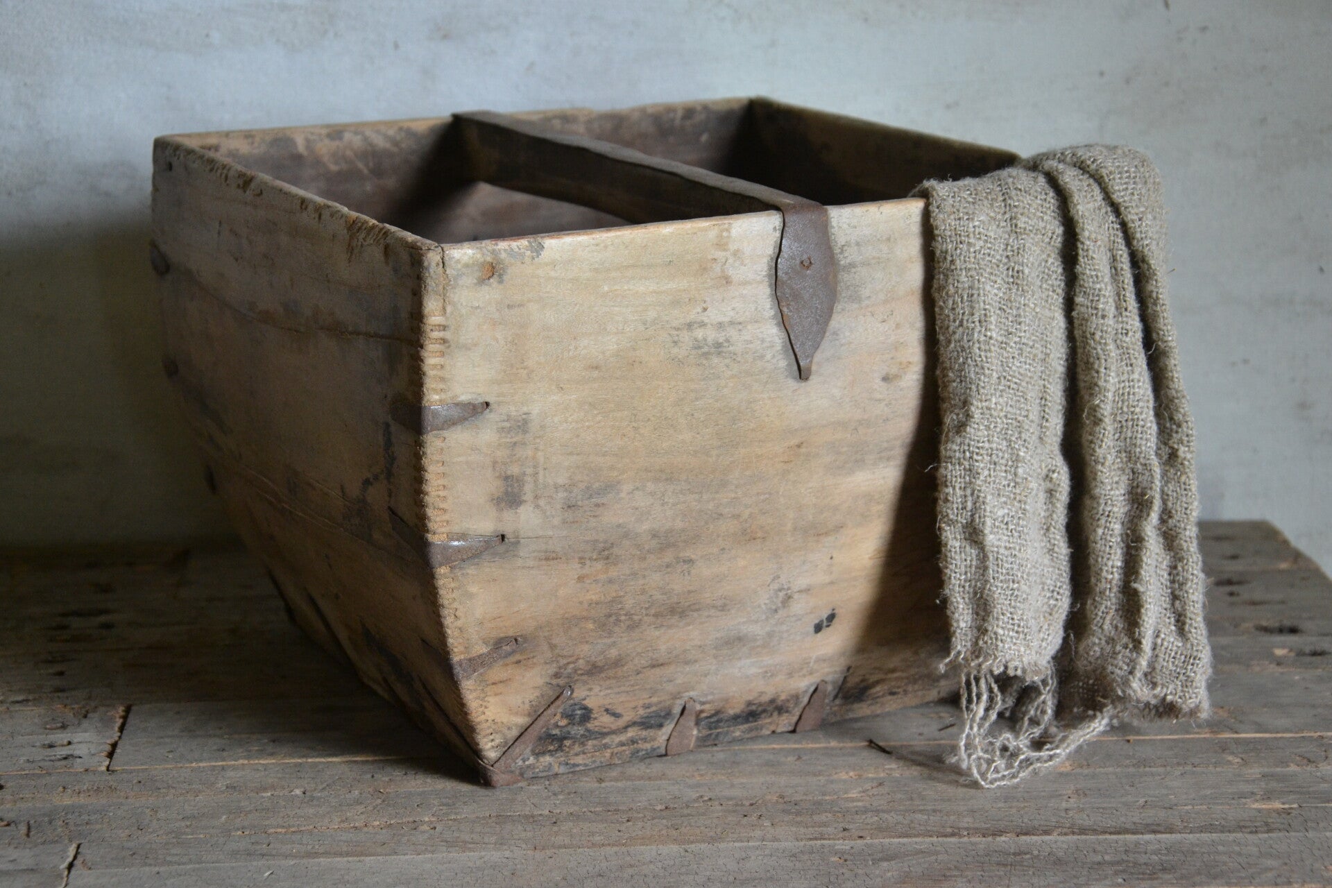 Oude houten zaaibak / rijstbak