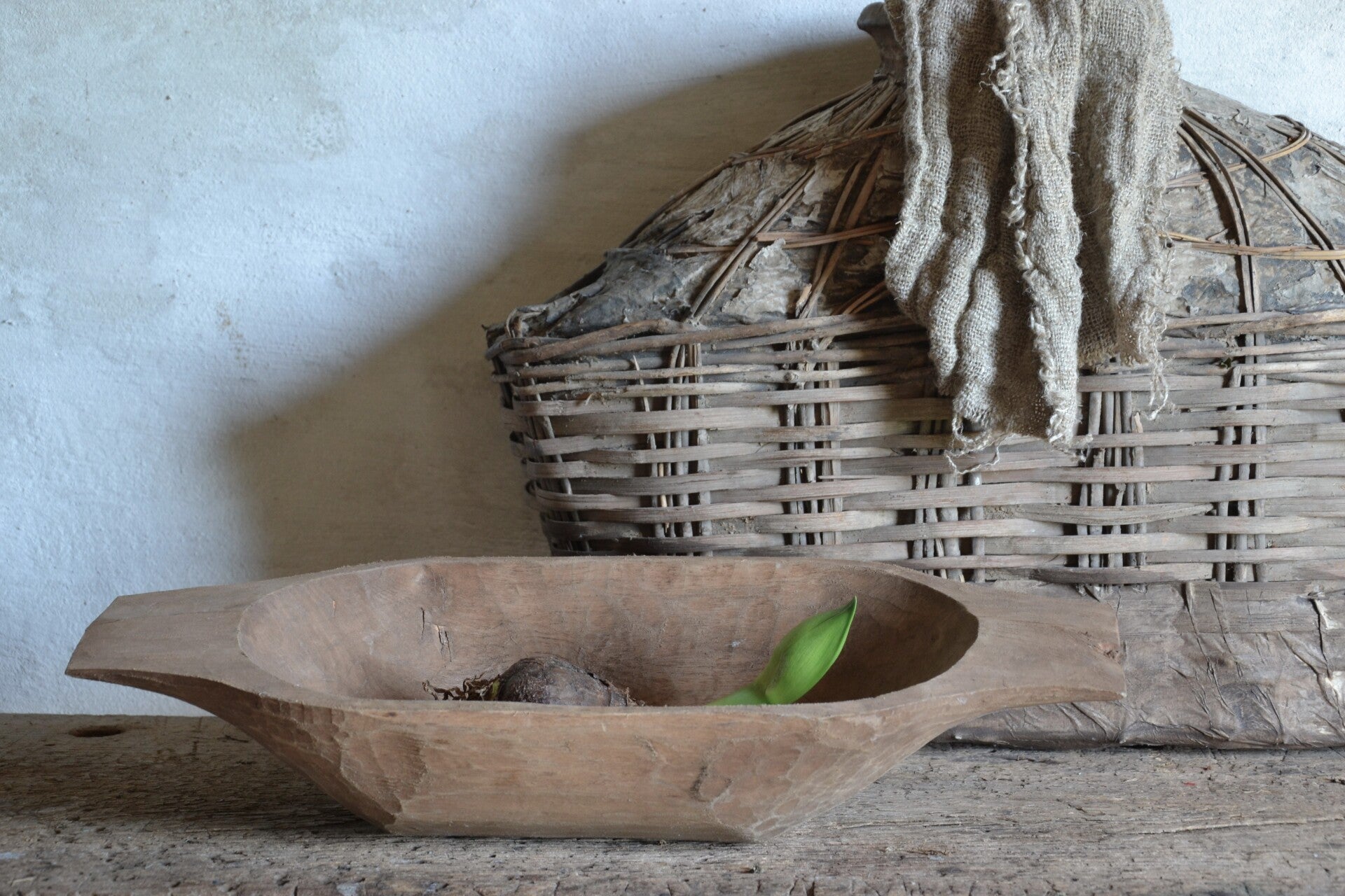 Authentieke oude houten trog