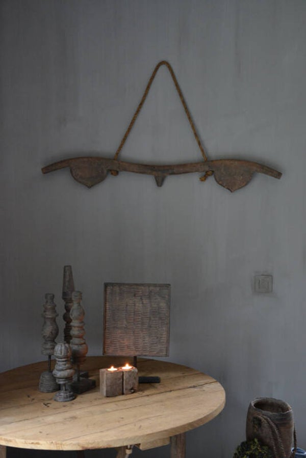 Oud houten ornament aan touw