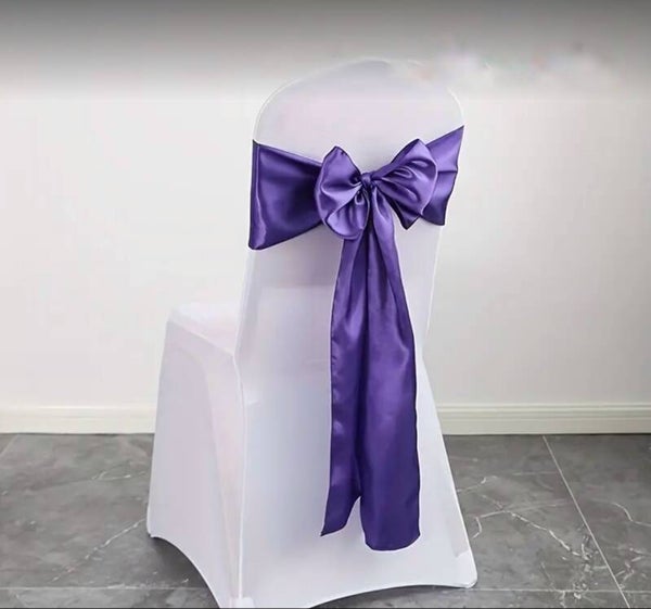 Noeud en satin violet foncé