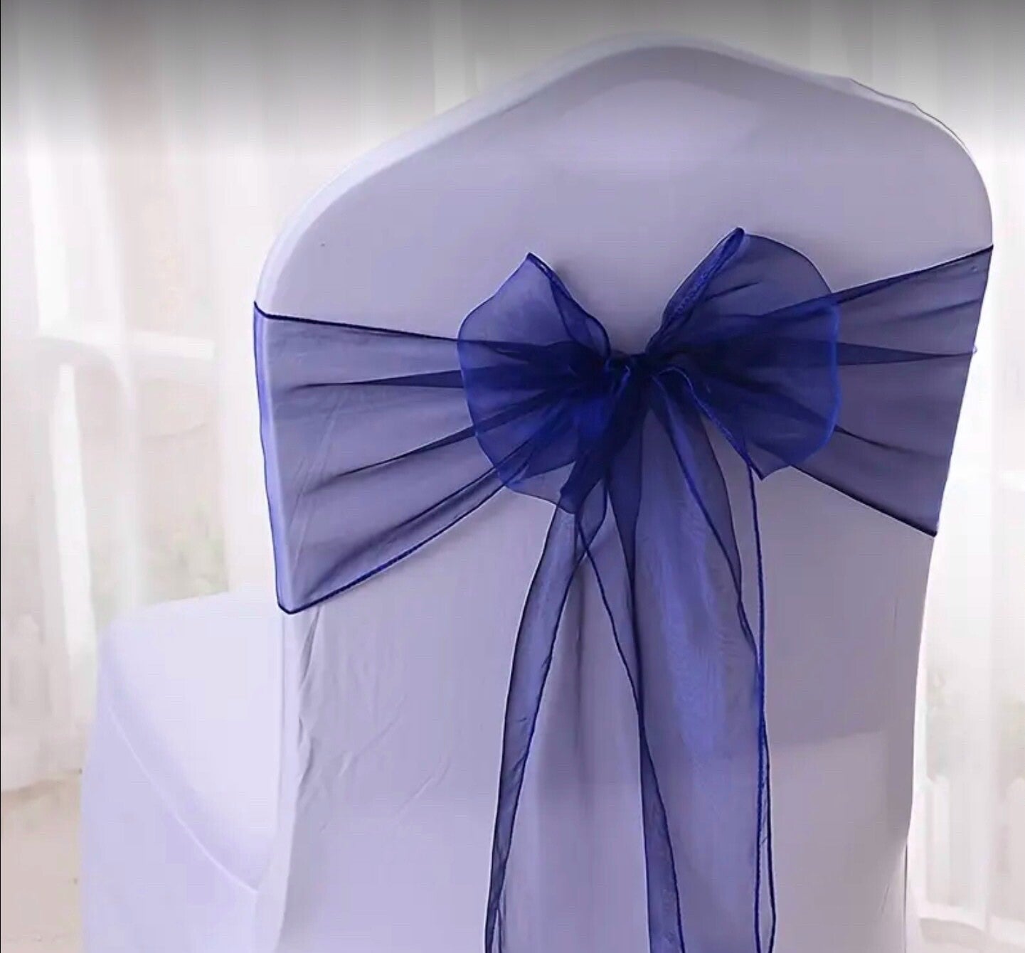 Noeud en organza bleu profond