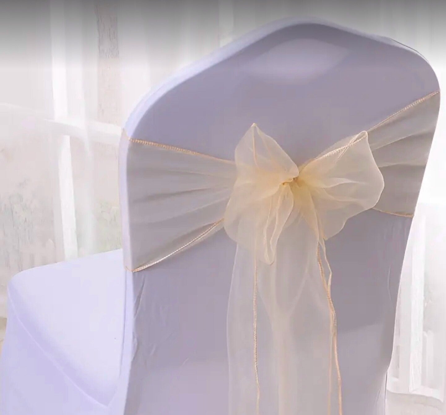 Noeud en organza or clair