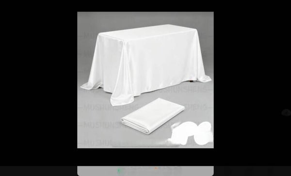 Nappe en satin blanche