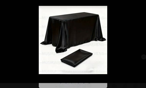 Nappe en satin noire