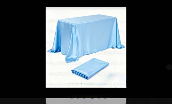 Nappe en satin bleu pâle