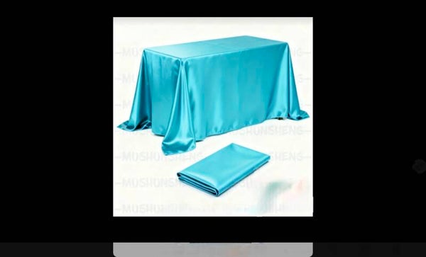 Nappe en satin bleu lac clair