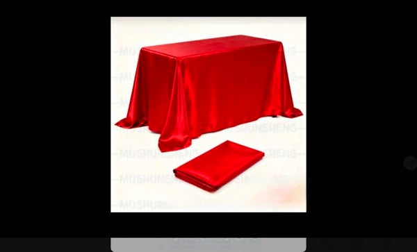 Nappe en satin rouge