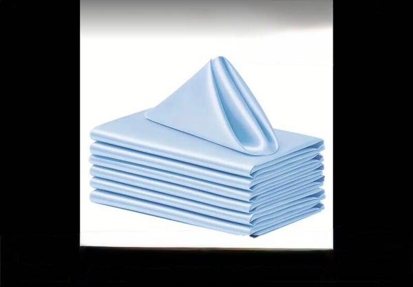 Serviette en satin bleu pâle