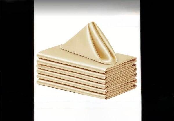Serviette en satin doré clair