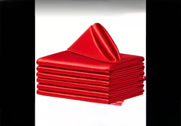 Serviette en satin rouge