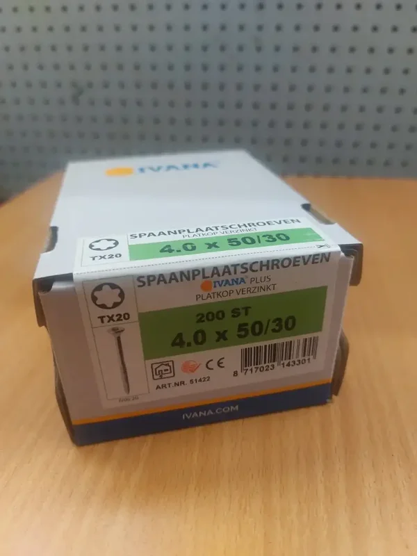 Ivana spaanplaatschroeven 4x50 T20 200 stuks.