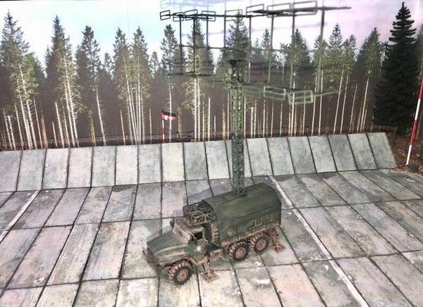1/72 Universal Models MOBRAD01 | Ukrainian Army Ural 4320 Mobile Radar P-18  Truck (6x6)  ( PICK UP ONLY, NO SHIPPING )
