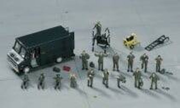 Hasegawa X72-7 | U.S. Pilot / Ground Crew Set
