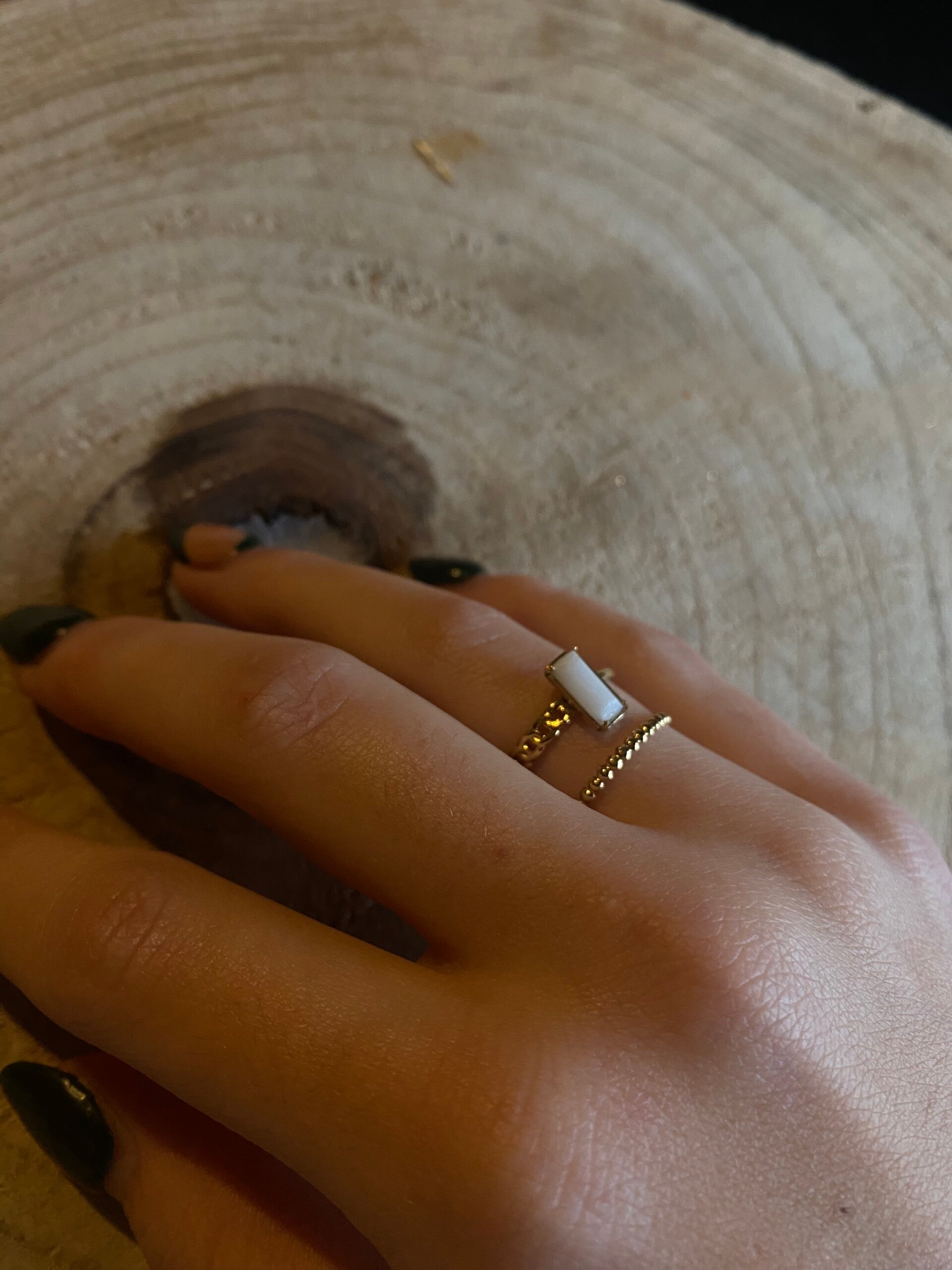 Ring met wit steentje