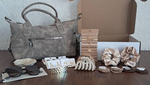 Khaki Boston travel bag box