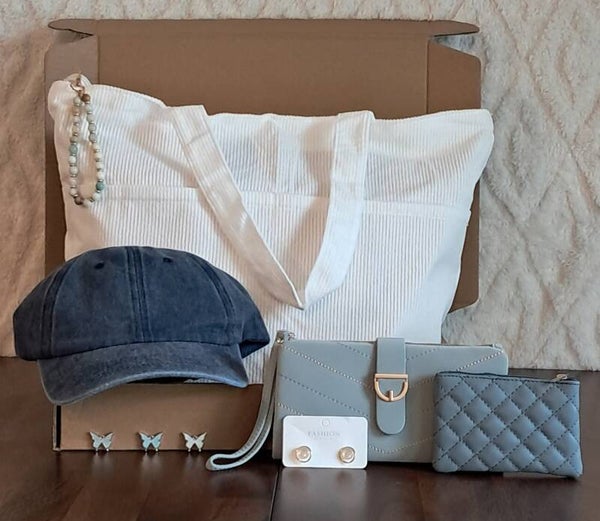 Women's tote purse and wallet box.