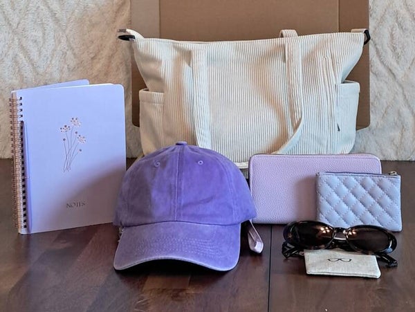 Women's tote purse and wallet box.