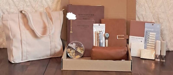 Women's tote and stationary box