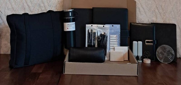 Women's tote and stationary box