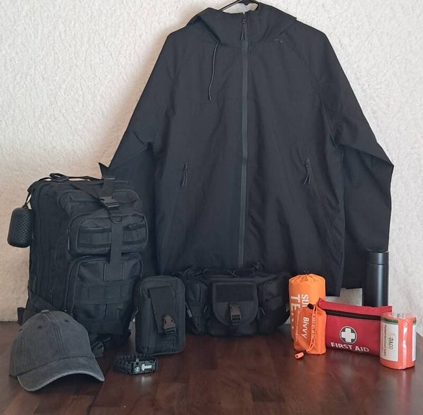 Men's adventurous deep forest mountain box