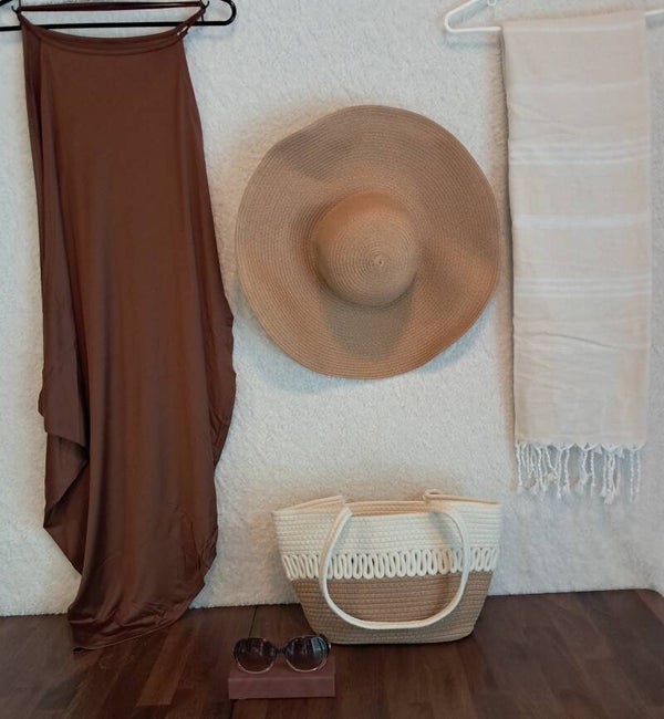 Women's beach bag box.