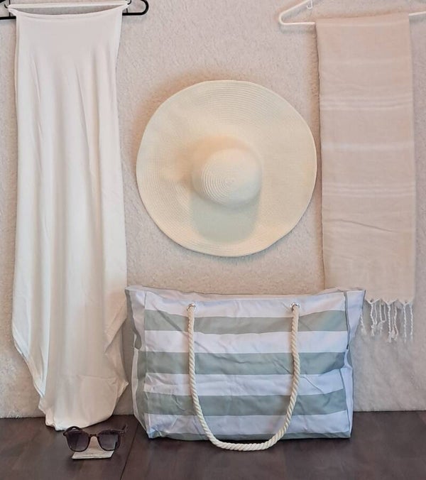 Womans beach tote box