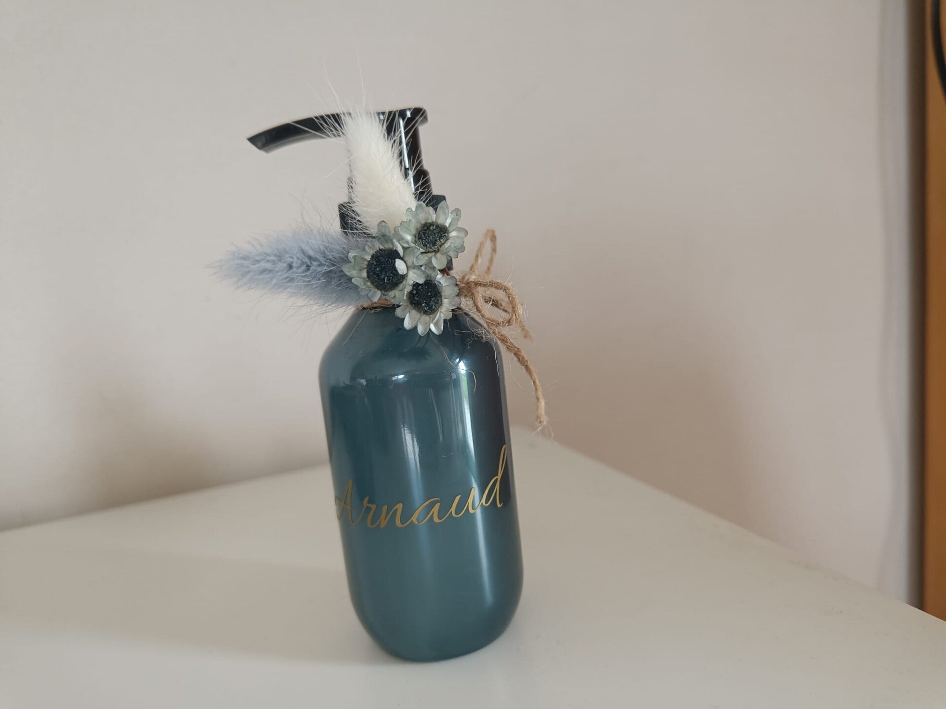 Zeeppompje met droogbloemen