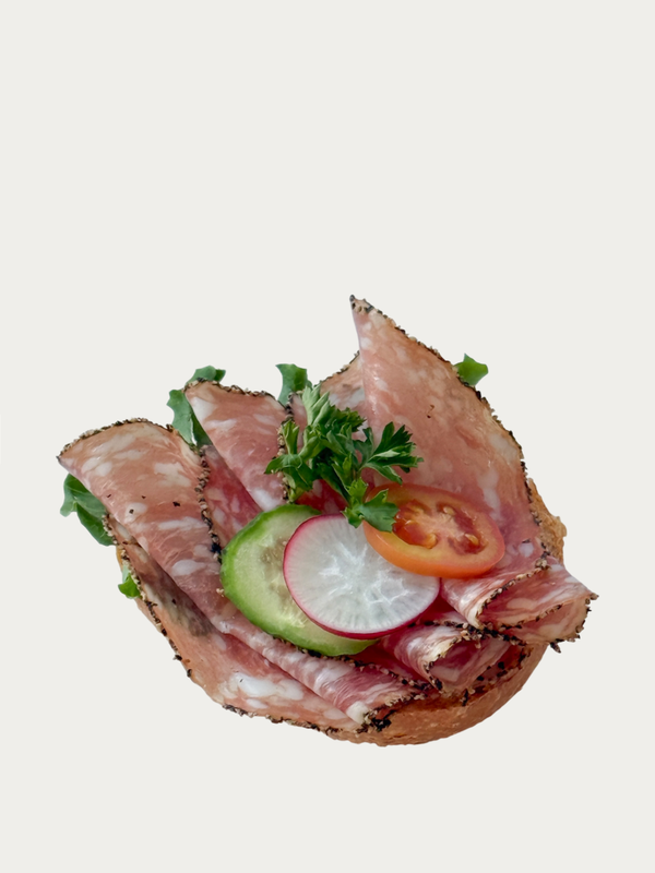 Herzhaftes Salamibrötchen