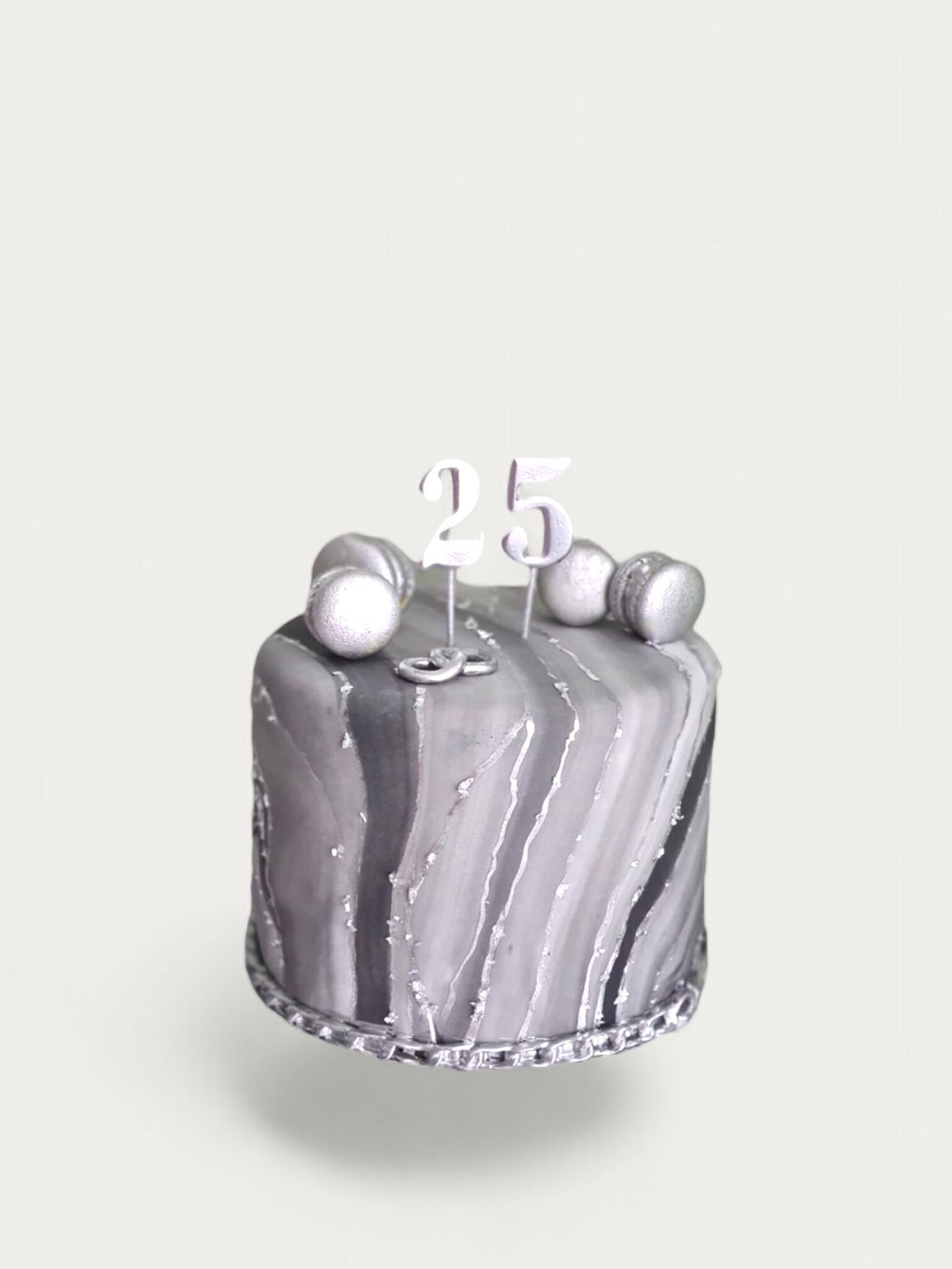 Silver Noir Cake