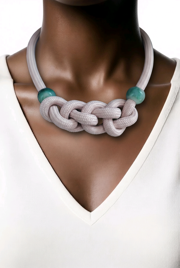 Collier 745 cordon crème perles en verre