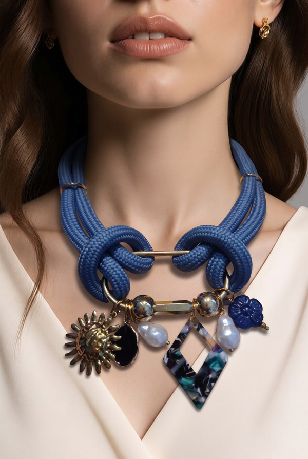 Collier 10 cordon cadenas et charme