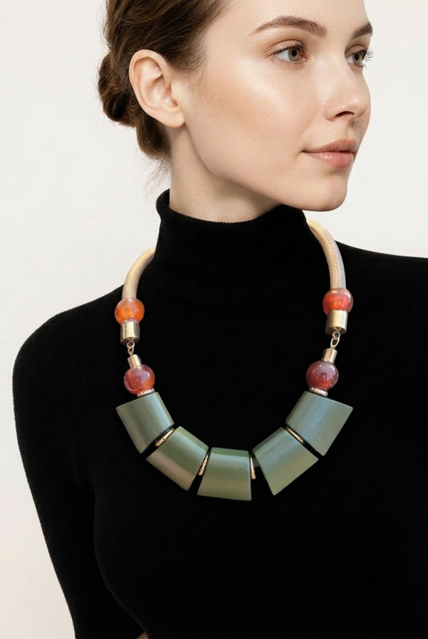 Collier 824 cordon olive perles en bois d'olivier