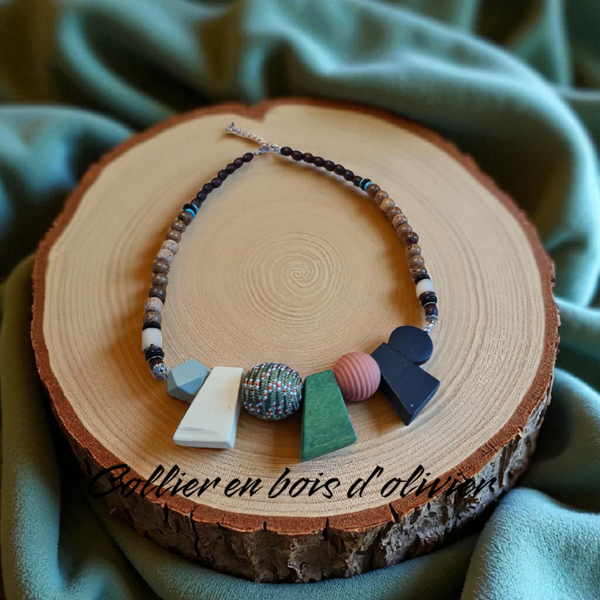Collier 437 perles bois d'olivier