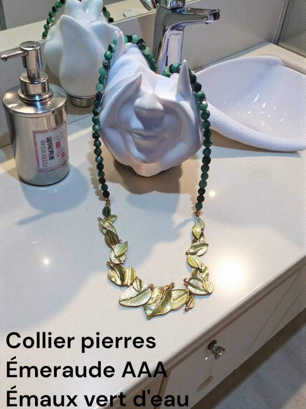 Collier 663 pierres Émeraude AAA