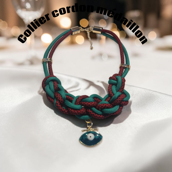Collier 693 cordon médaillon