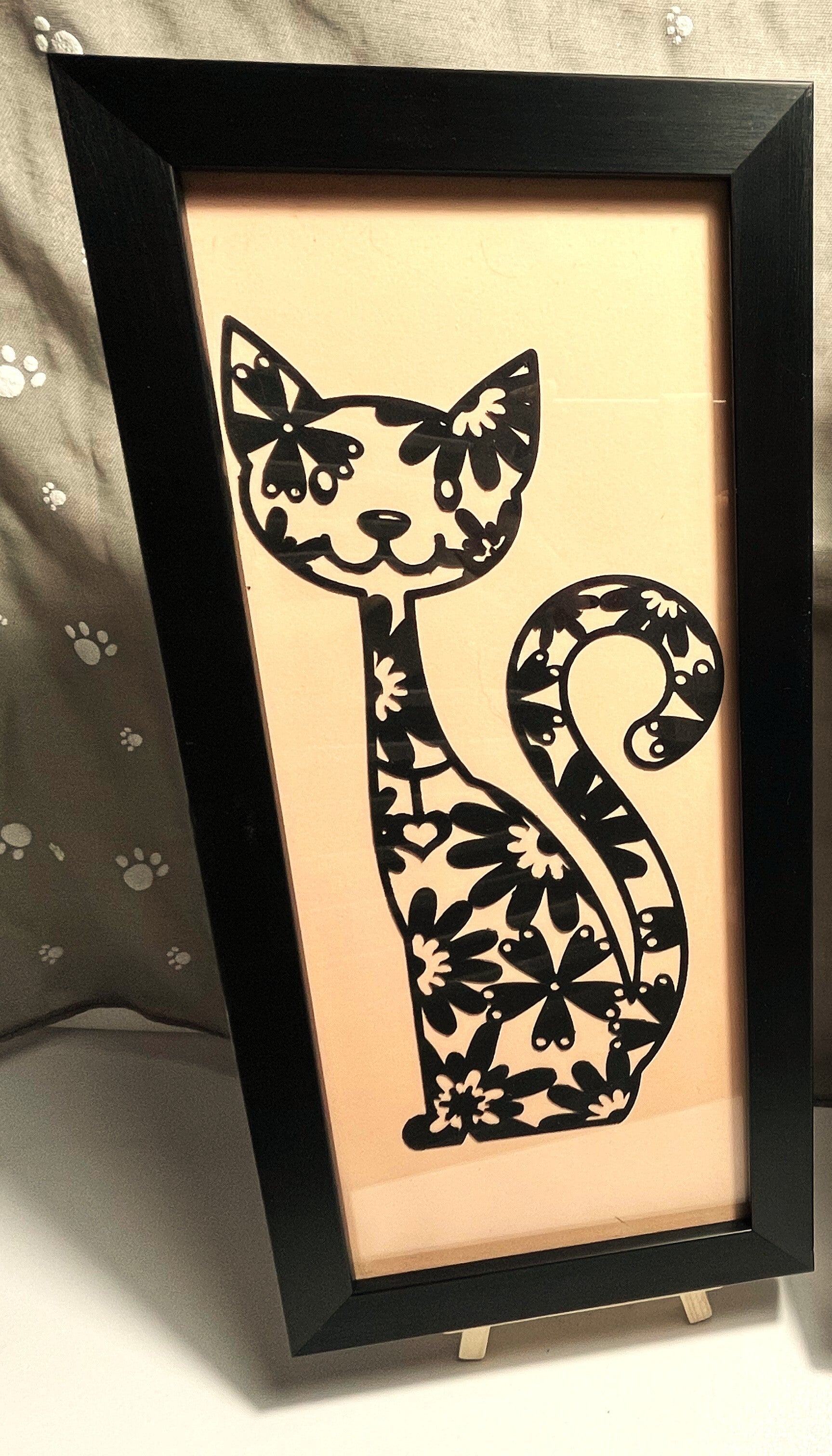 🐾 Sitting Cat – Hand-Cut Silhouette Art