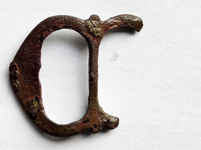 Metaaldetectie vondst Zeeuwse Klanten zoekdag 2024 - Koperlegering halve schoengesp  (16e eeuw) | De Detectorshop