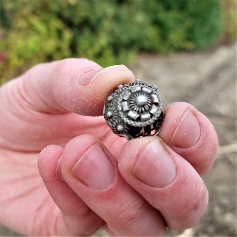 Metaaldetectie vondst workshop Zeeuwse keelknoop zilver | De Detectorshop