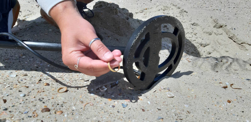 Afbeelding workshop metaalzoeken strand Vrouwenpolder | Metaalzoekworkshop