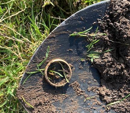 Gouden heren trouwring metaaldetectie vondst  klant webshop workshop | De Detectorshop