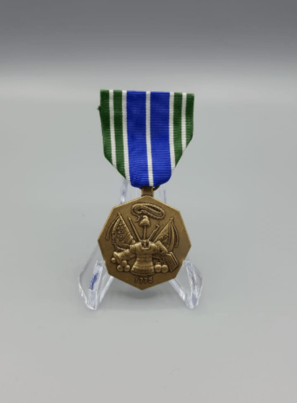 SMC - Munten Medaille standaard Acryl (7 cm x 3,6 cm)