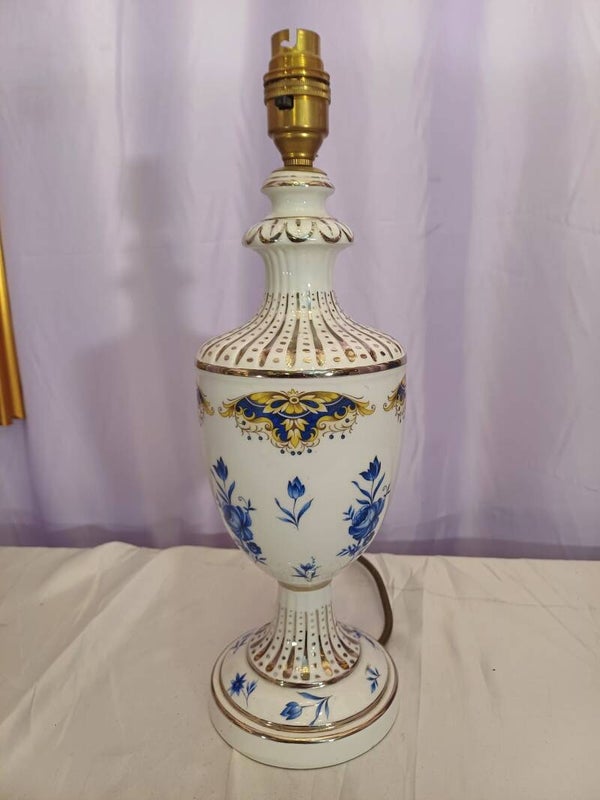 Bavarian glazed porcelain urn lamp