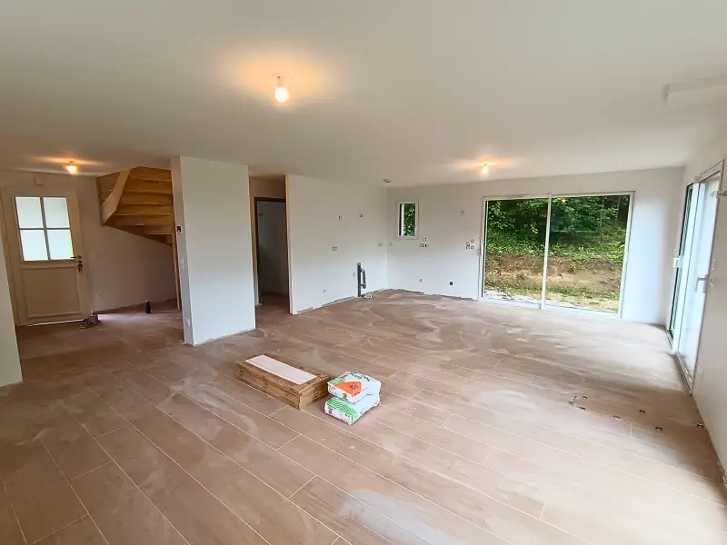 Application d'une peinture alkyde velours sur les murs à Choisy