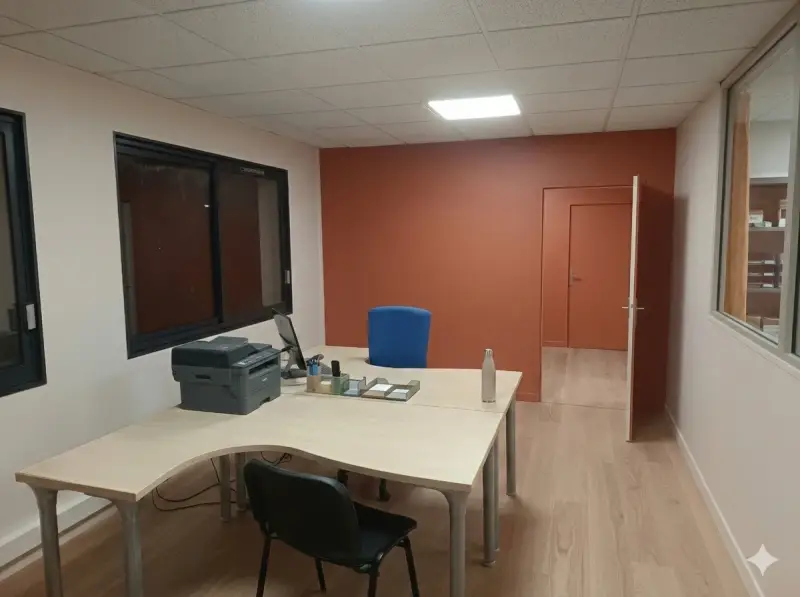 Création d'un mur d'accent terracotta dans des bureaux à Chavanod