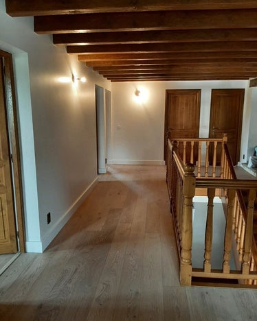 enduit des murs et peinture, pose de parquet collé à Annecy