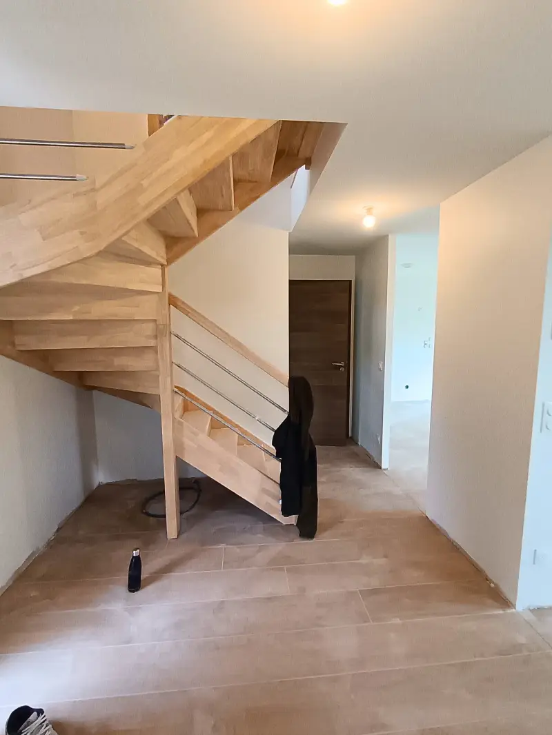 Peinture mate appliquée au plafond d'une maison neuve à Choisy