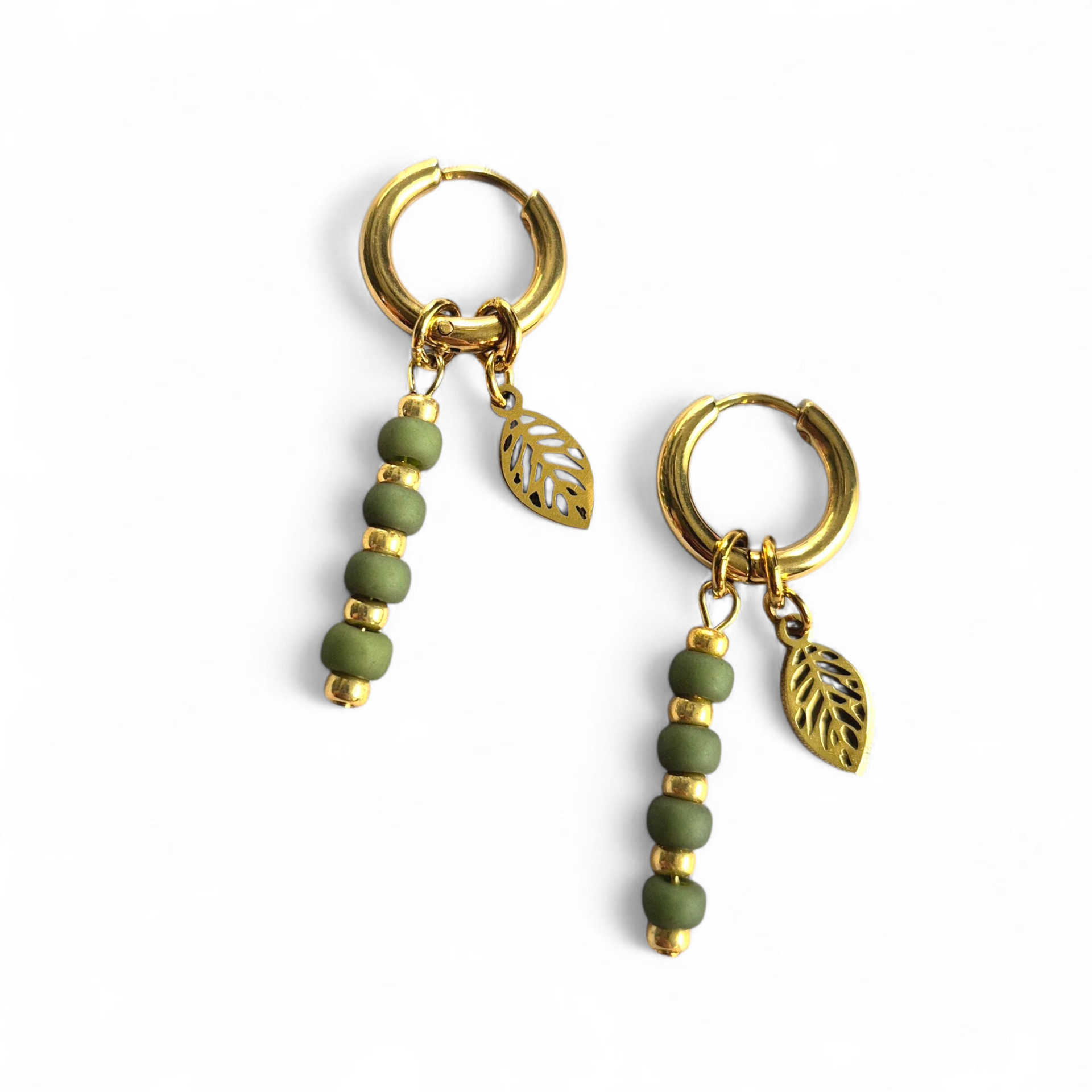 Creolen met groene kraaltjes en RVS blaadje