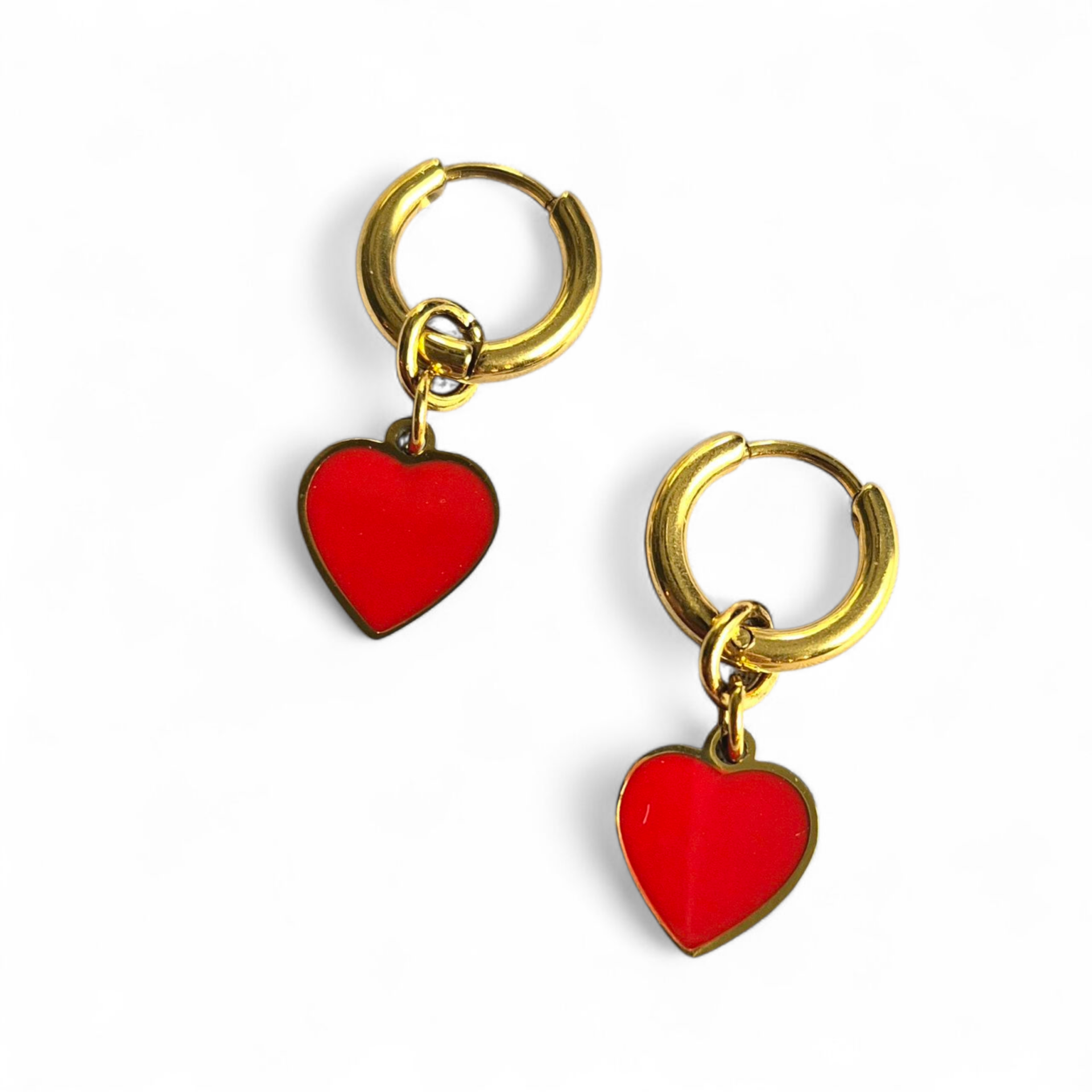 Creolen met rood RVS hartje van enamel