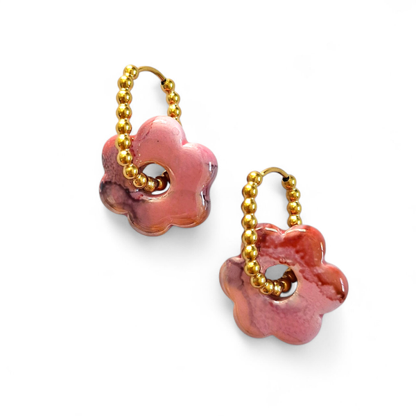Ovale hoops met multicolour roze keramieken bloem