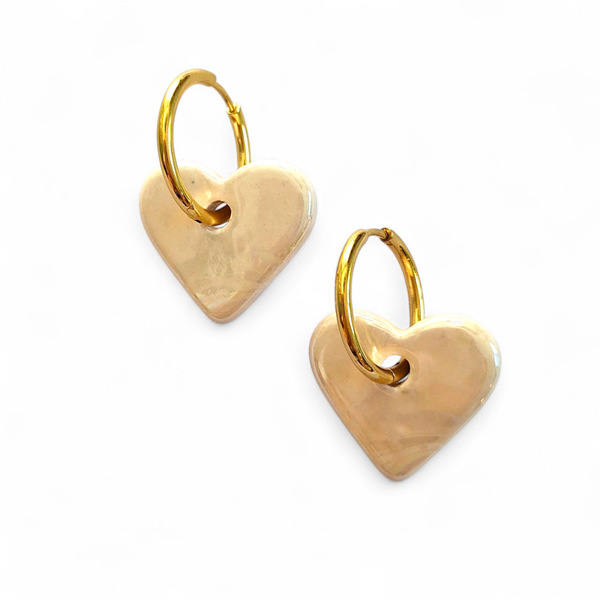 Creolen met cremekleurig hart